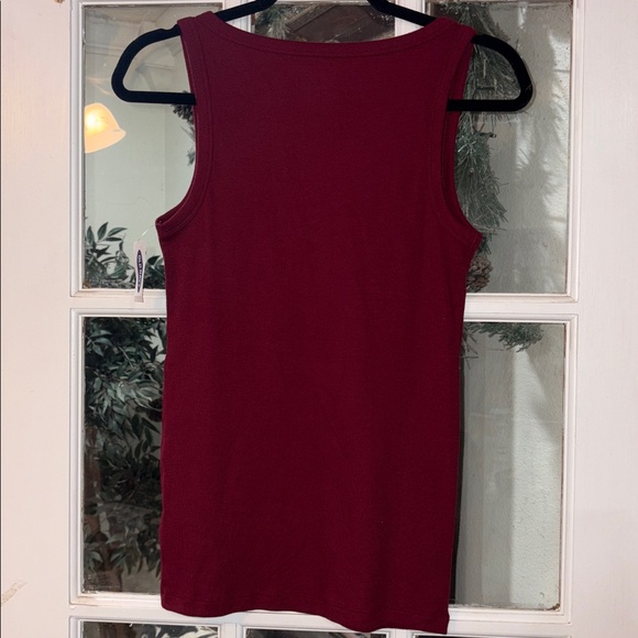 Old Navy Women's Burgundy Tank Top Medium NEW - Picture 4 of 4